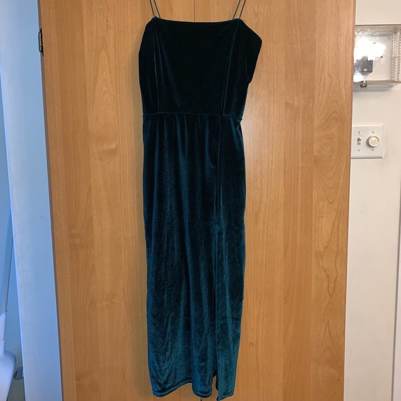 Green dress with slit - Picture 2 of 2